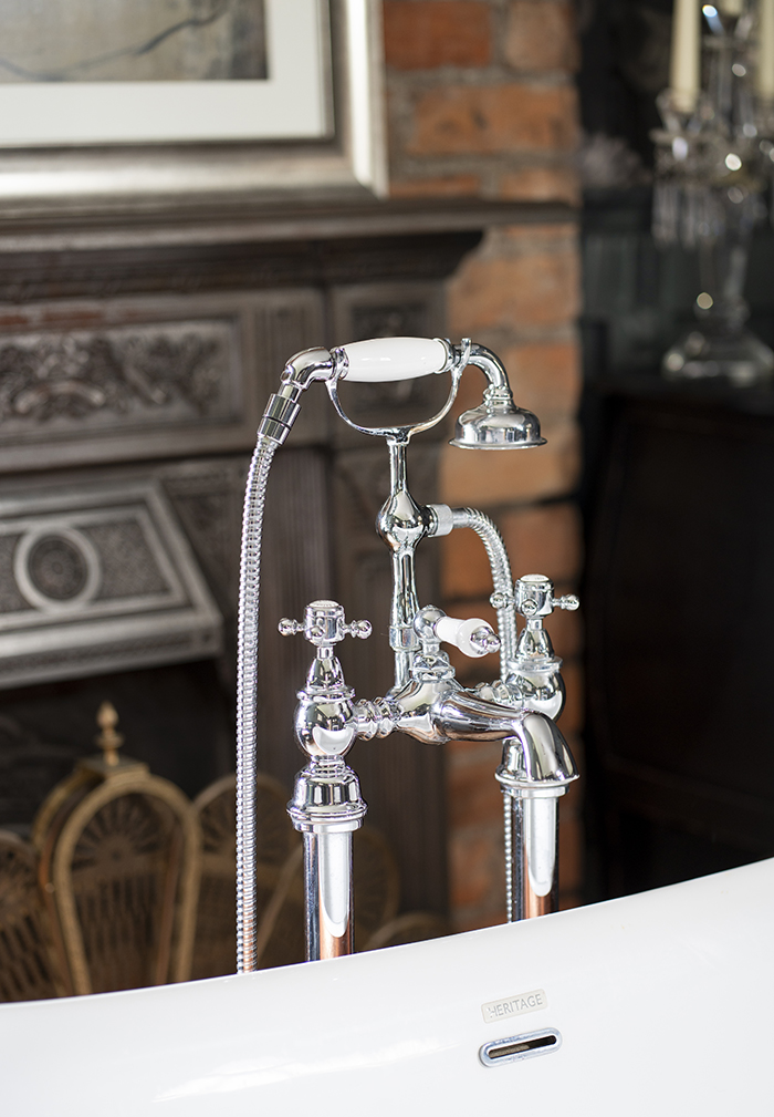 CHROME CONTRAST
Not wanting to mix copper tones, Hayley chose gleaming chrome for the Edwardian style standpipes that feed the bath.