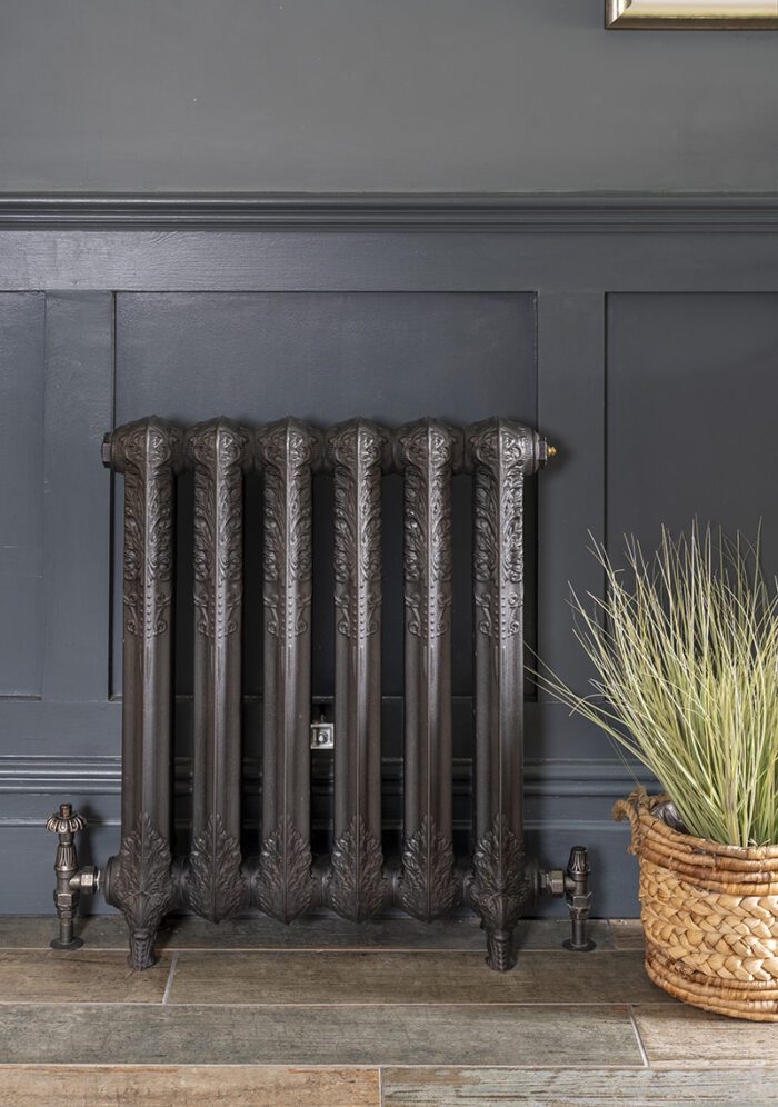 CHERISH IT
Rather than letting radiators blend into the background, Hayley was keen to let her authentic cast iron model stand out, and sees it as a piece of art.