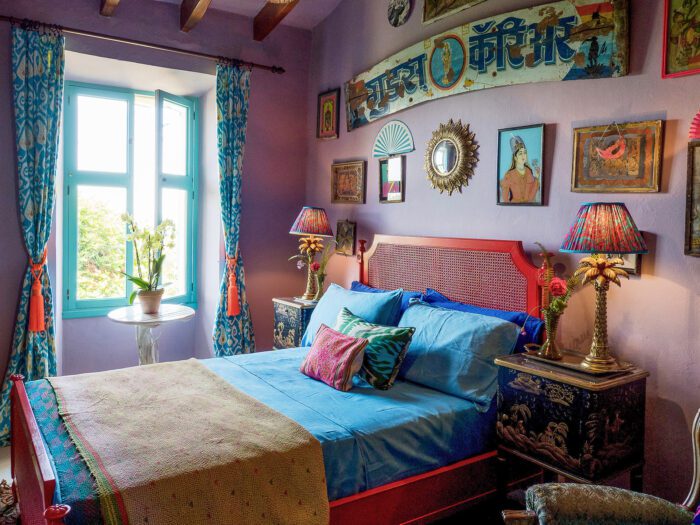 Drench your walls in different shades of your favourite colour