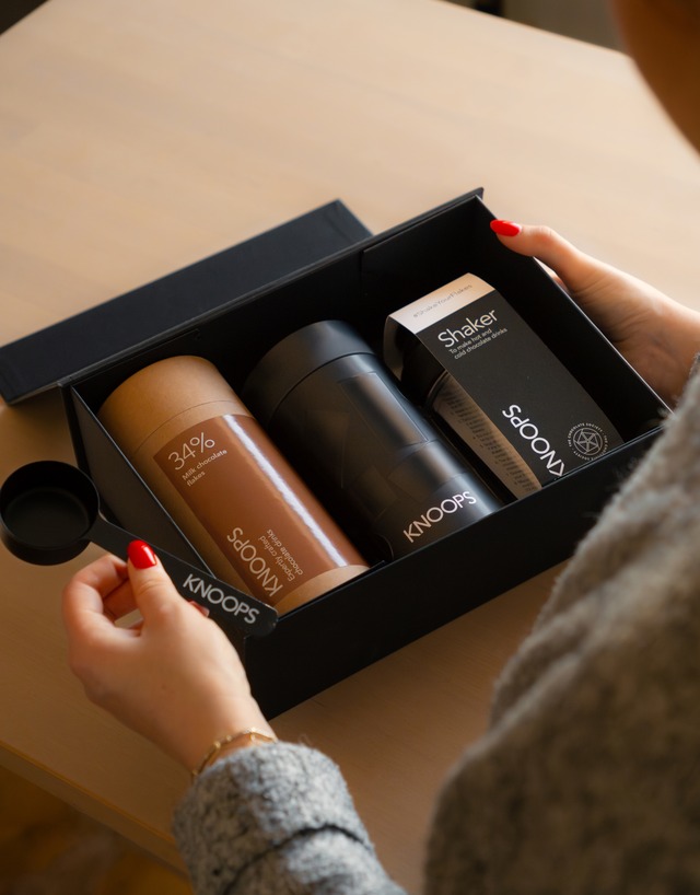 Hot chocolate starter pack from Knoops including shaker and scoop