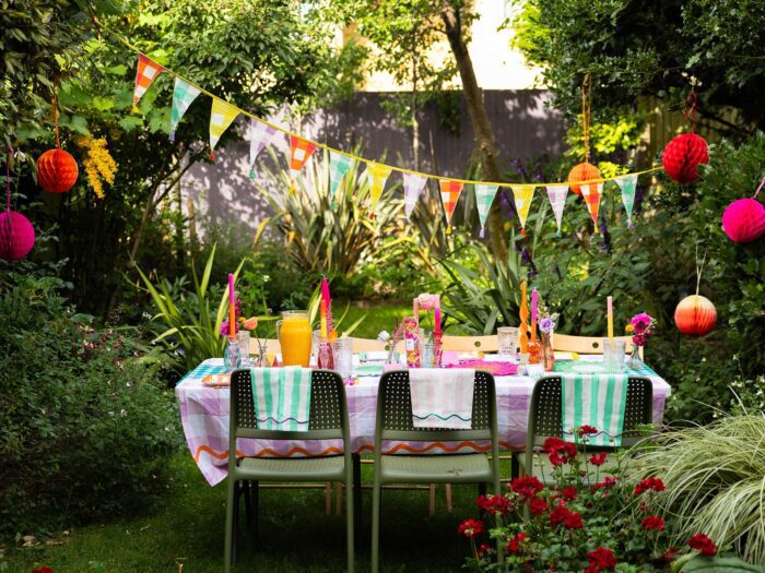For alfresco gingham decorating ideas try bunting and napkins