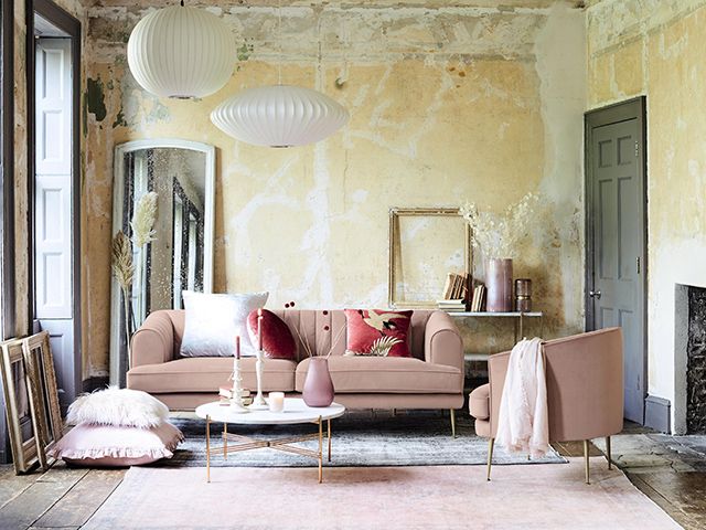 velvet pink sofa in vintage style living room